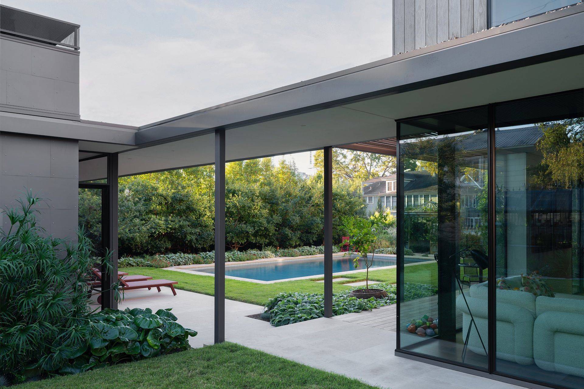 29PastandPresentPlaceCuppettKilpatrickArchitectureandInteriorDesignAustinTexasstone-victorian-historic-modern-addition-steel-windows-pool-garden.jpg