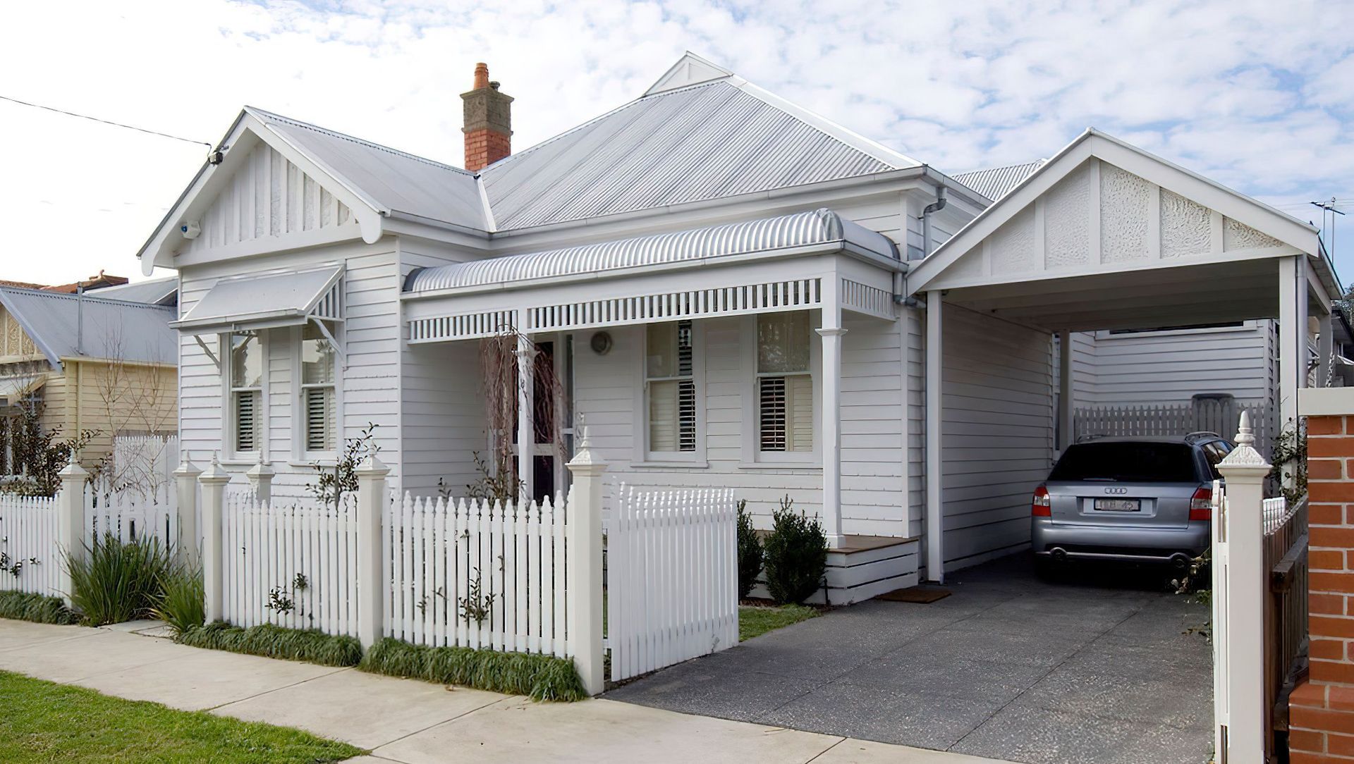 Essendon House banner