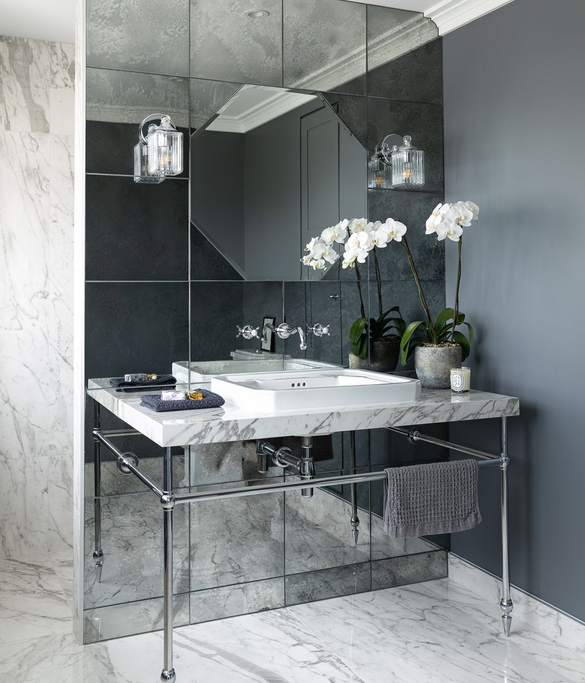 Takapuna Home - Bespoke antique mirrored wall