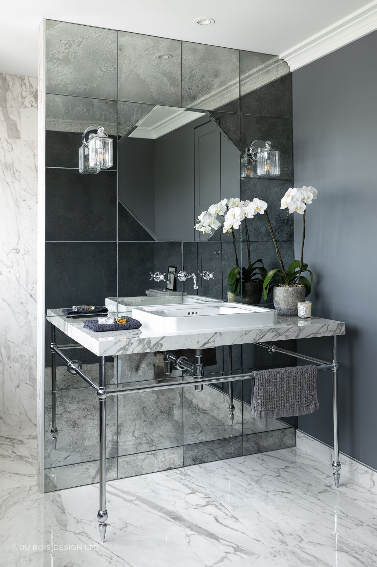 Takapuna Home - Bespoke antique mirrored wall