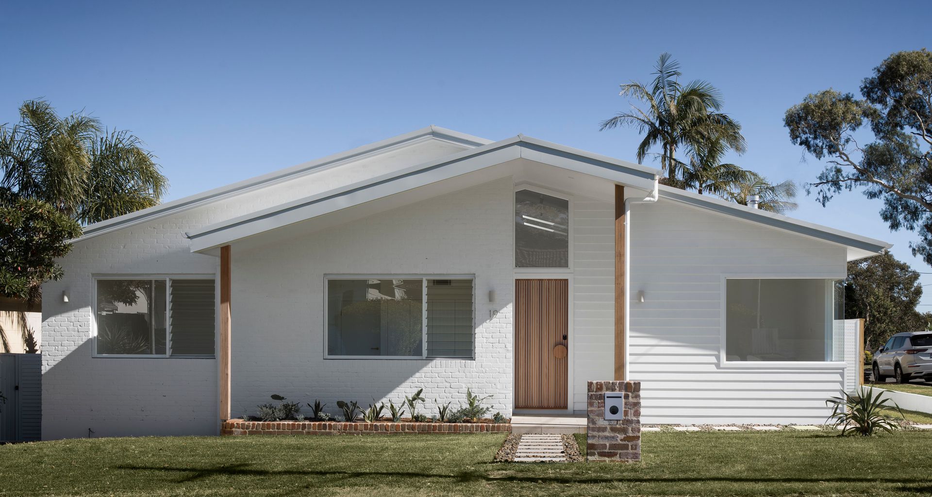Single Storey Coastal Home banner
