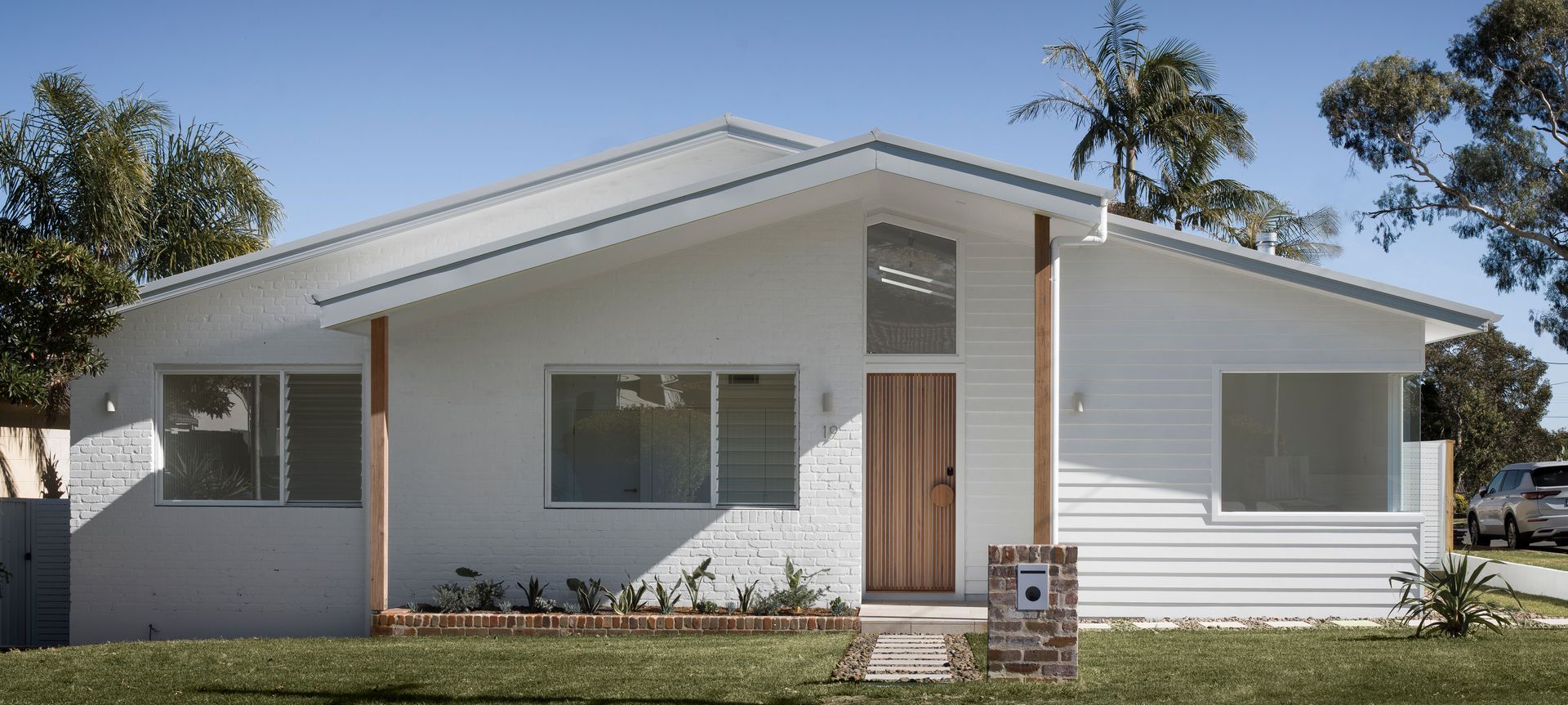 Single Storey Coastal Home banner