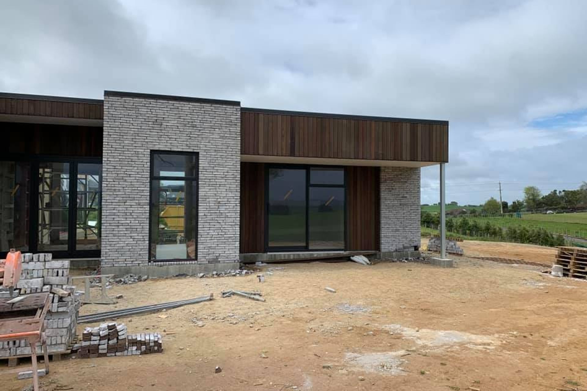 House in Horotiu using Stellaria Clay brick. Jointless bricks, laid with a random bond.