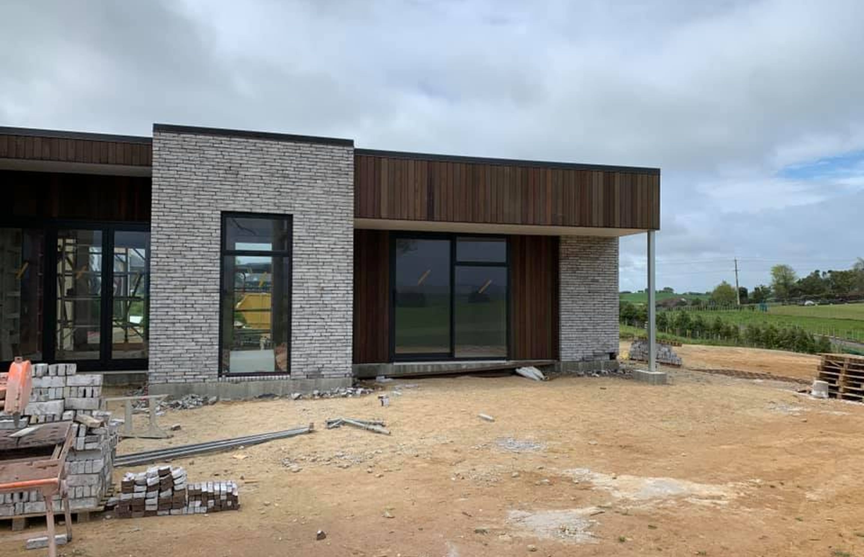 House in Horotiu using Stellaria Clay brick. Jointless bricks, laid with a random bond.