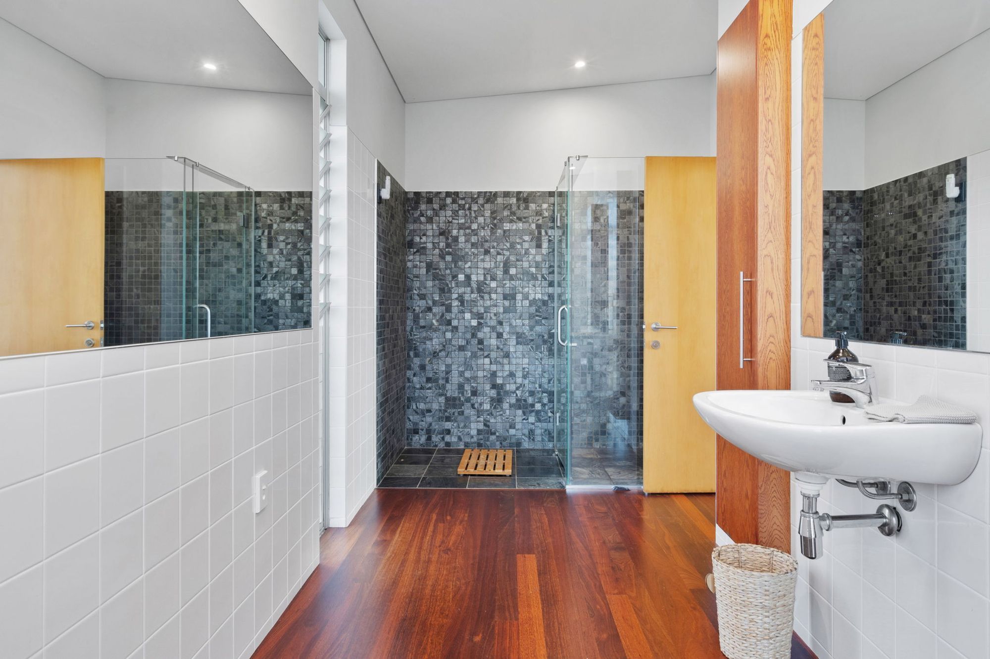 30-web-or-mls-147-Pompallier-Estate-Drive-26.jpg