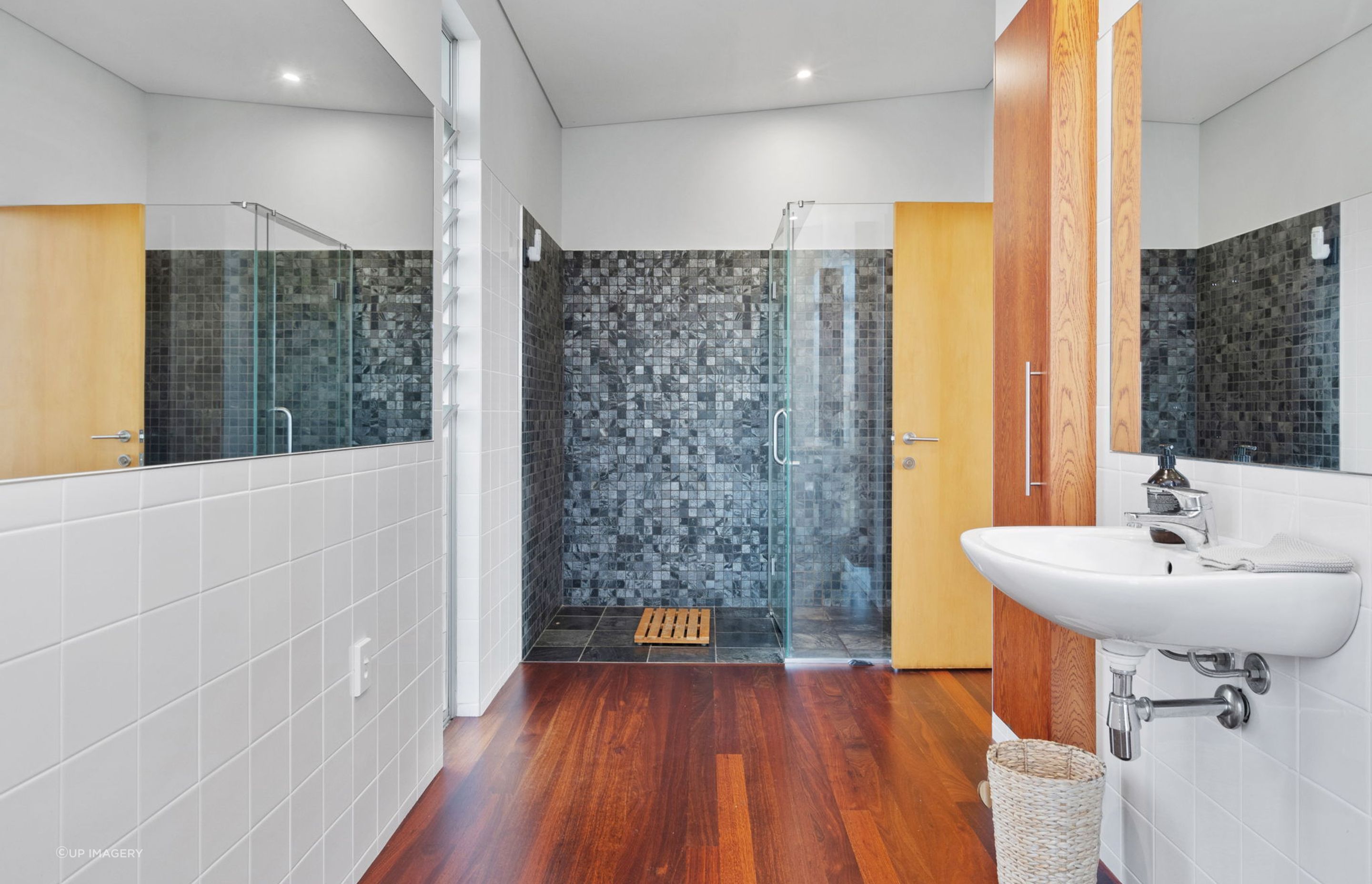 30-web-or-mls-147-Pompallier-Estate-Drive-26.jpg