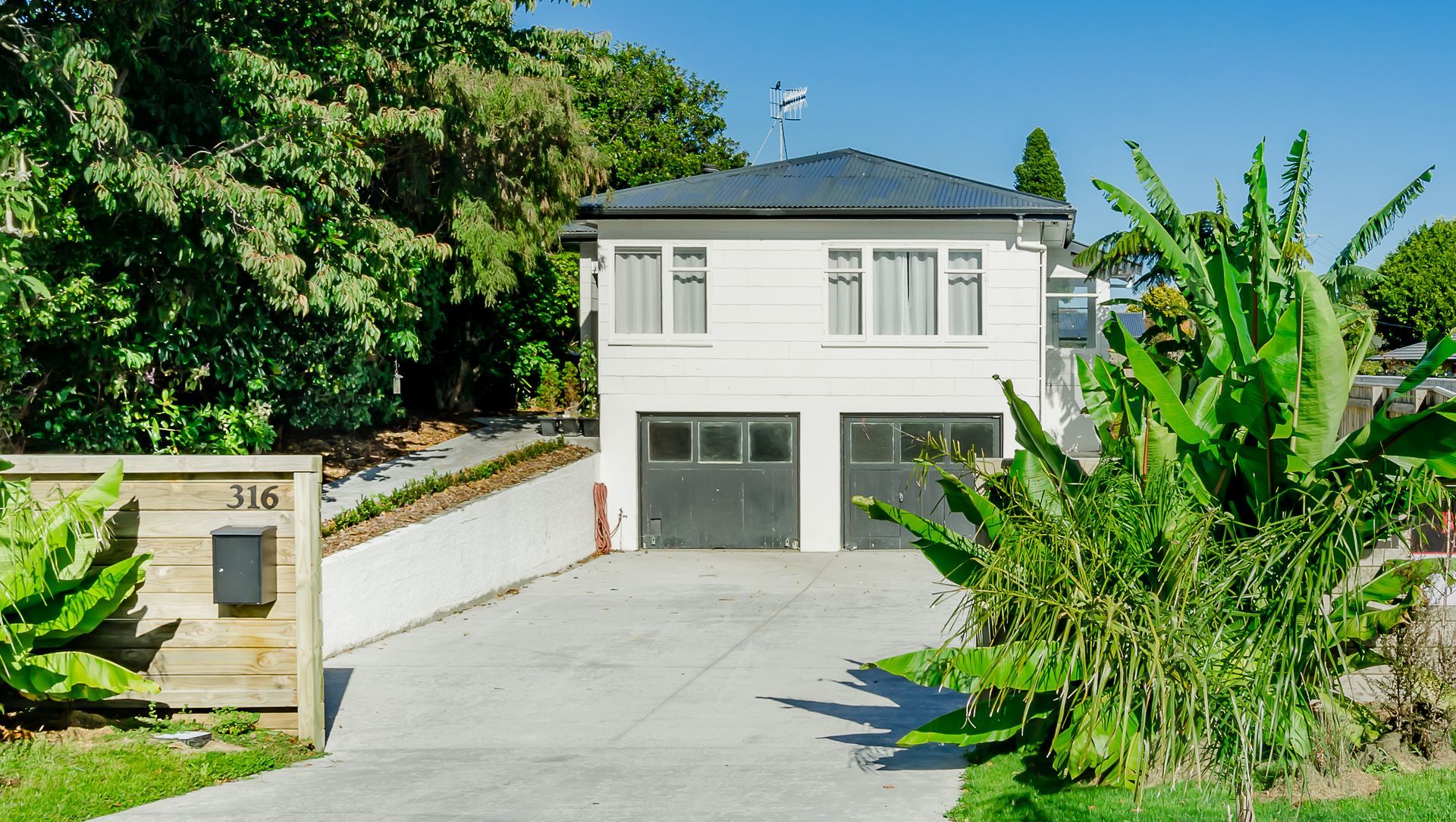 TeMoana Road - RENOVATION banner
