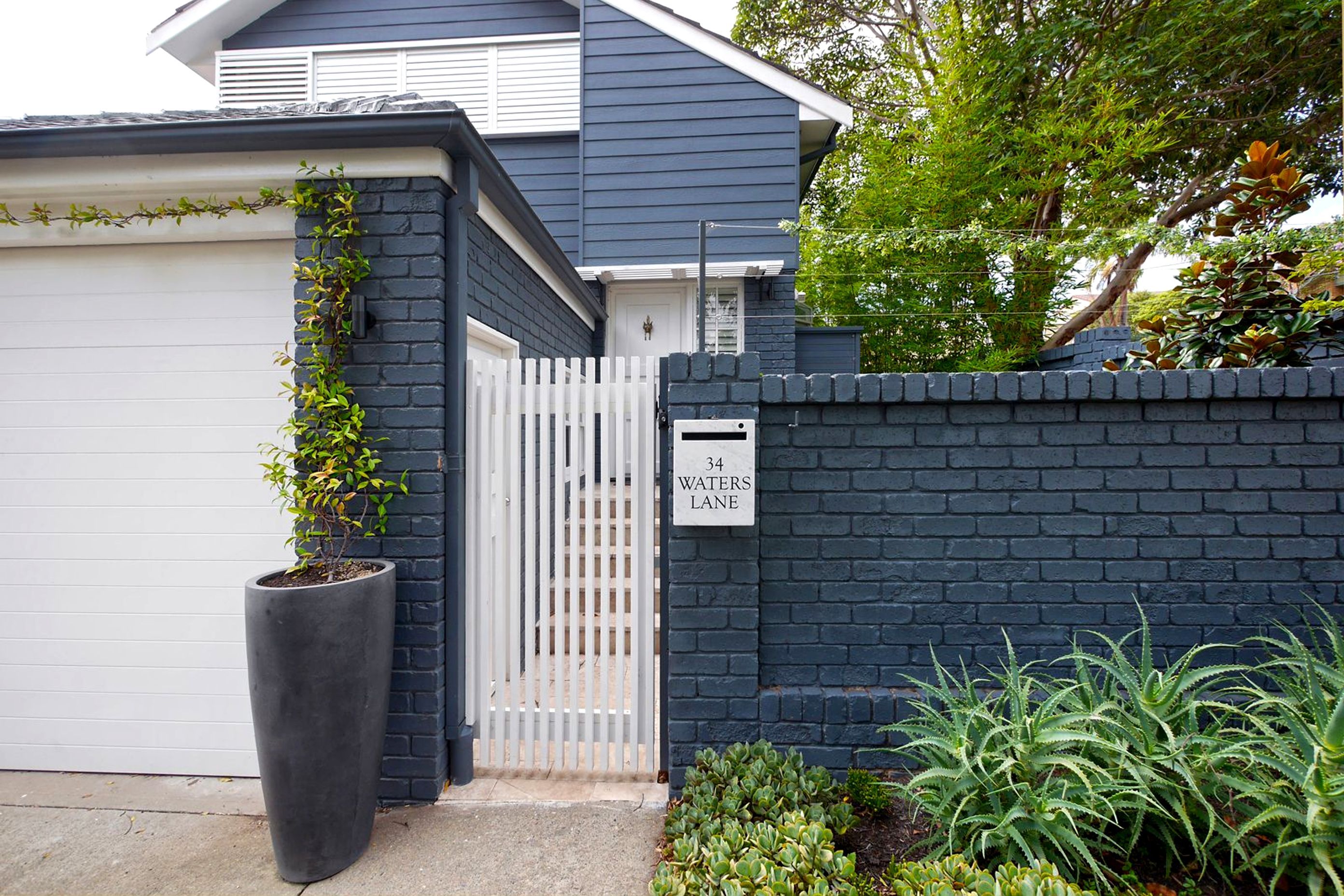 Stylish Nautical Townhouse