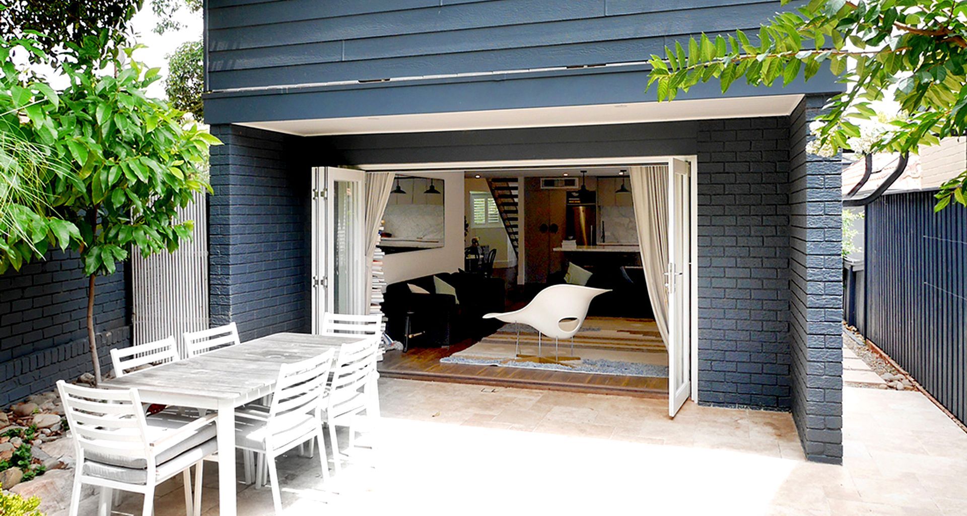 Stylish Nautical Townhouse banner