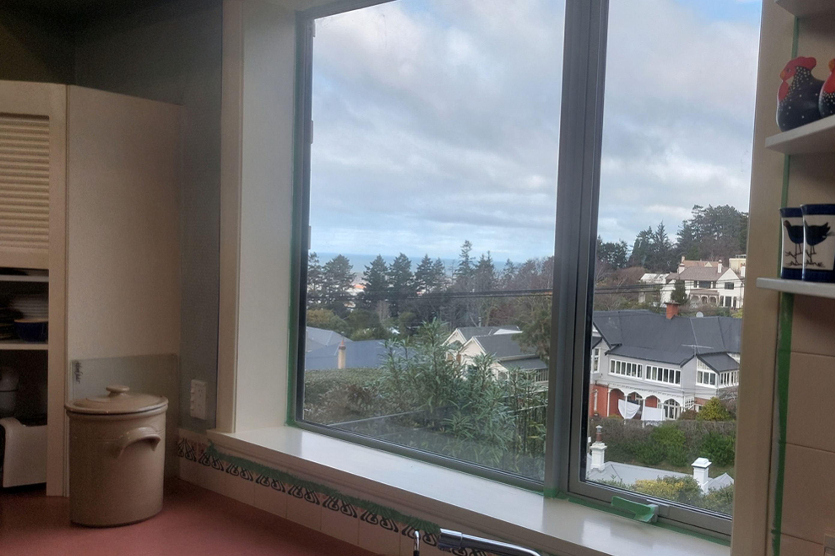 4-19-Tweed-St-Roslyn-Dunedin-Completion-of-interior-of-newly-installed-double-glazed-window-in-the-kitchen-JDBuilders.jpg