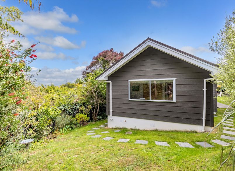 Home With A Haven And Space For Hanging Out In Grey Lynn