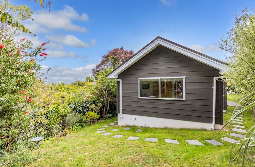 Home With A Haven And Space For Hanging Out In Grey Lynn