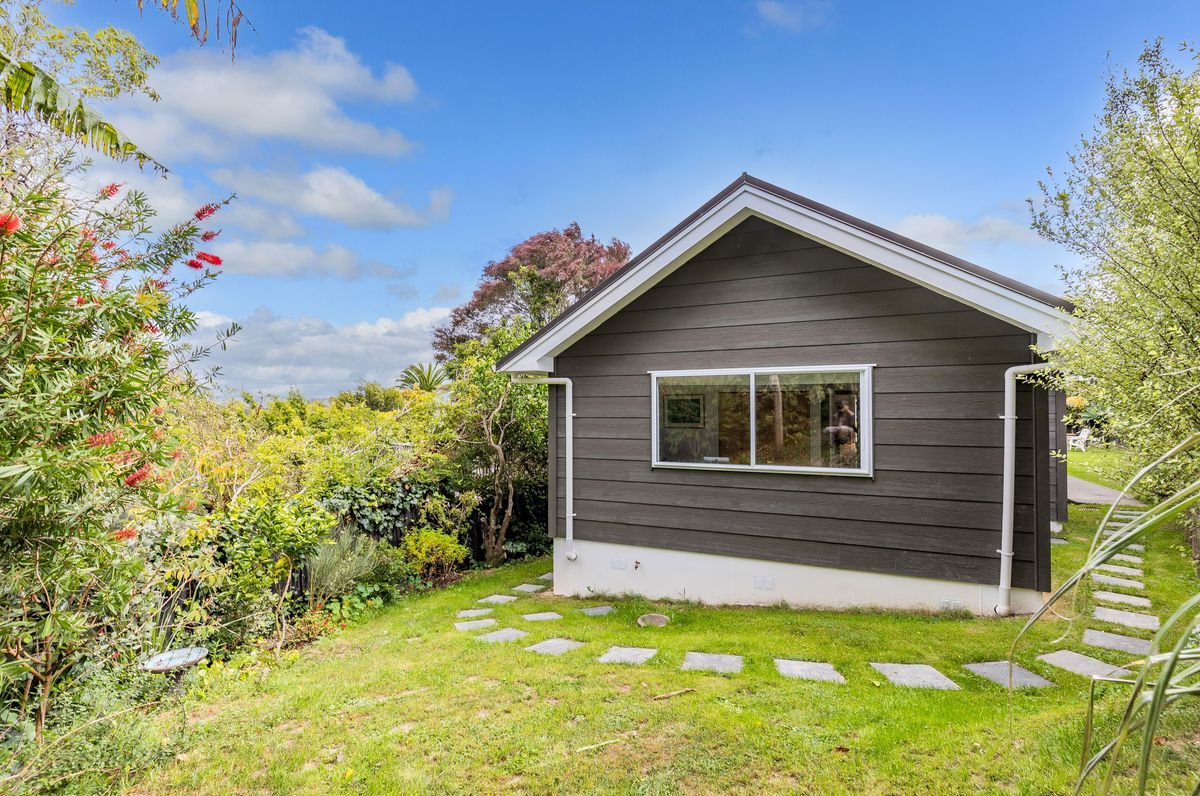 Home With A Haven And Space For Hanging Out In Grey Lynn