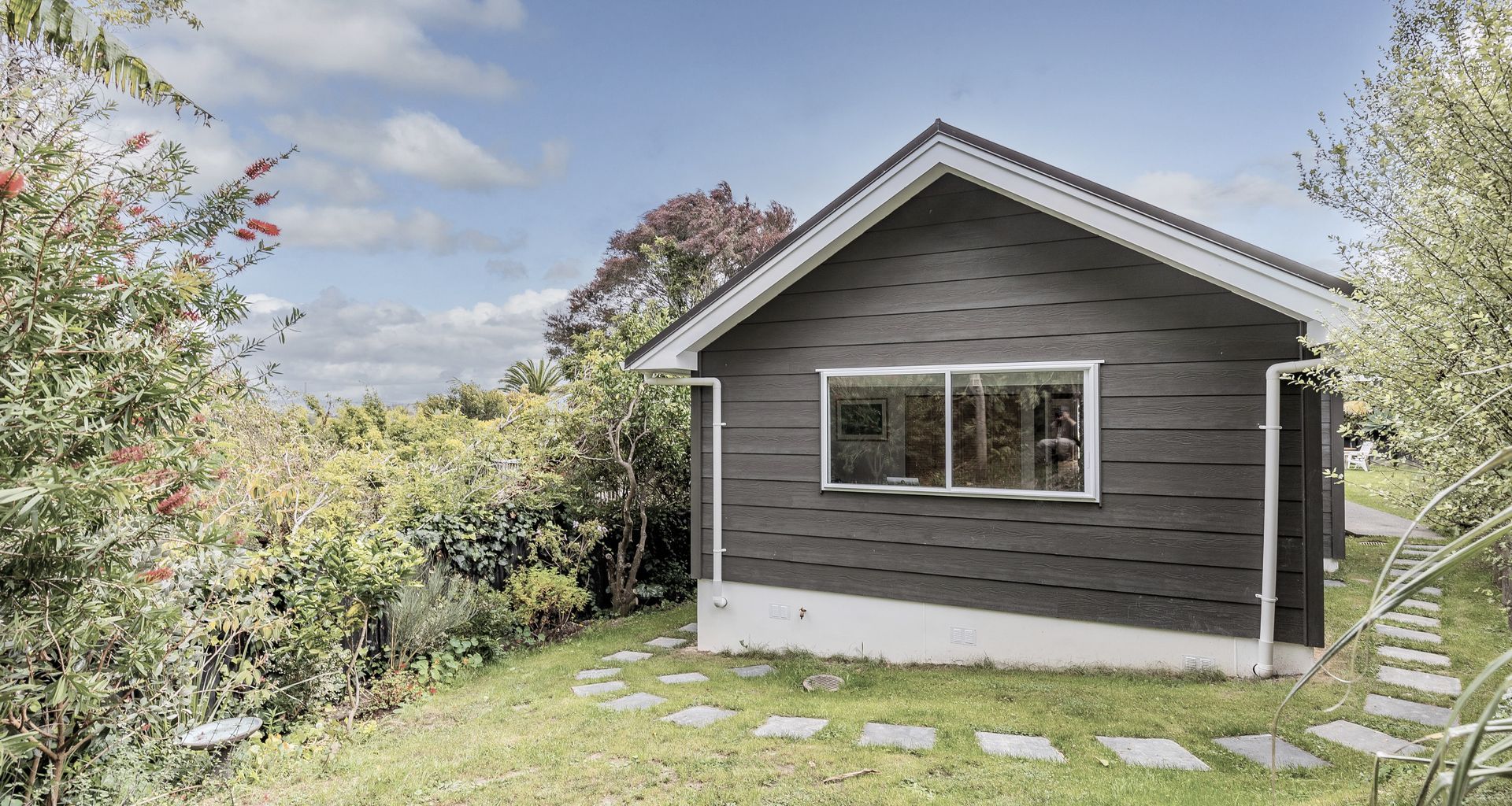 Home With A Haven And Space For Hanging Out In Grey Lynn banner
