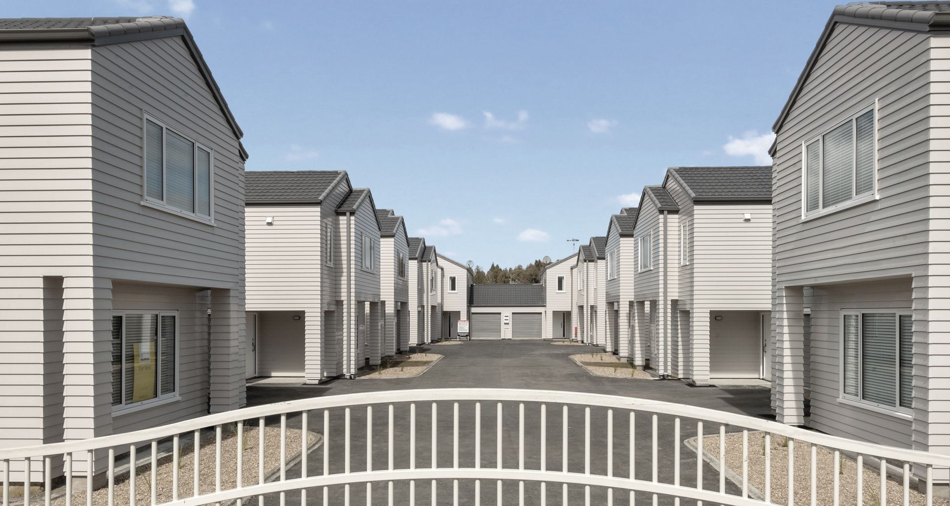 Villa Vanto Reclad, Hamilton banner