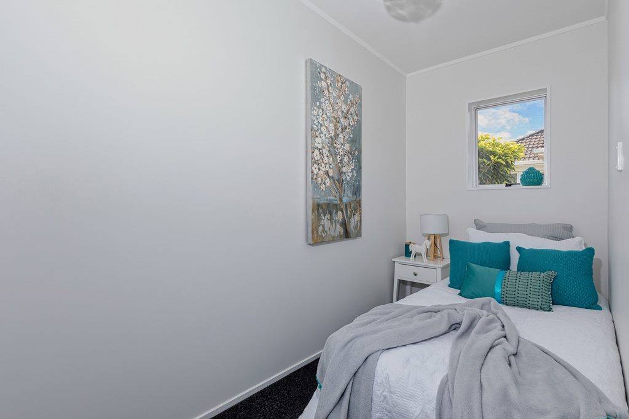 3rd Bedroom- Bedroom or study, this room has lots of natural light
