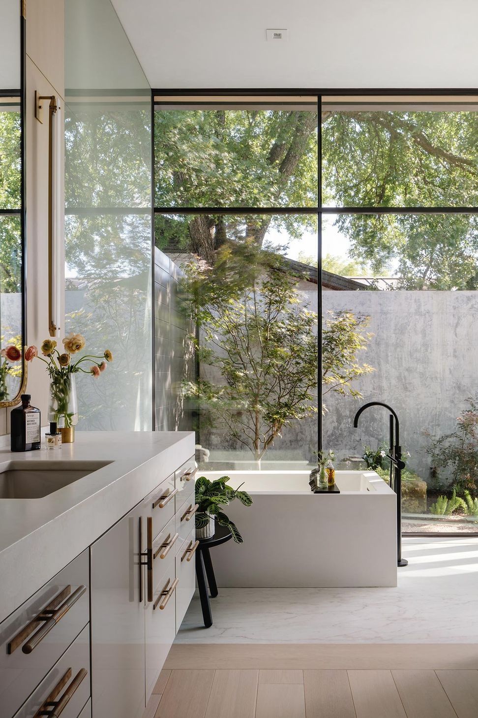 7HighontheHillCuppettKilpatrickArchitectureandInteriorDesignmodern-bathroom-window-wall-freestanding-tub-black-filler.jpg