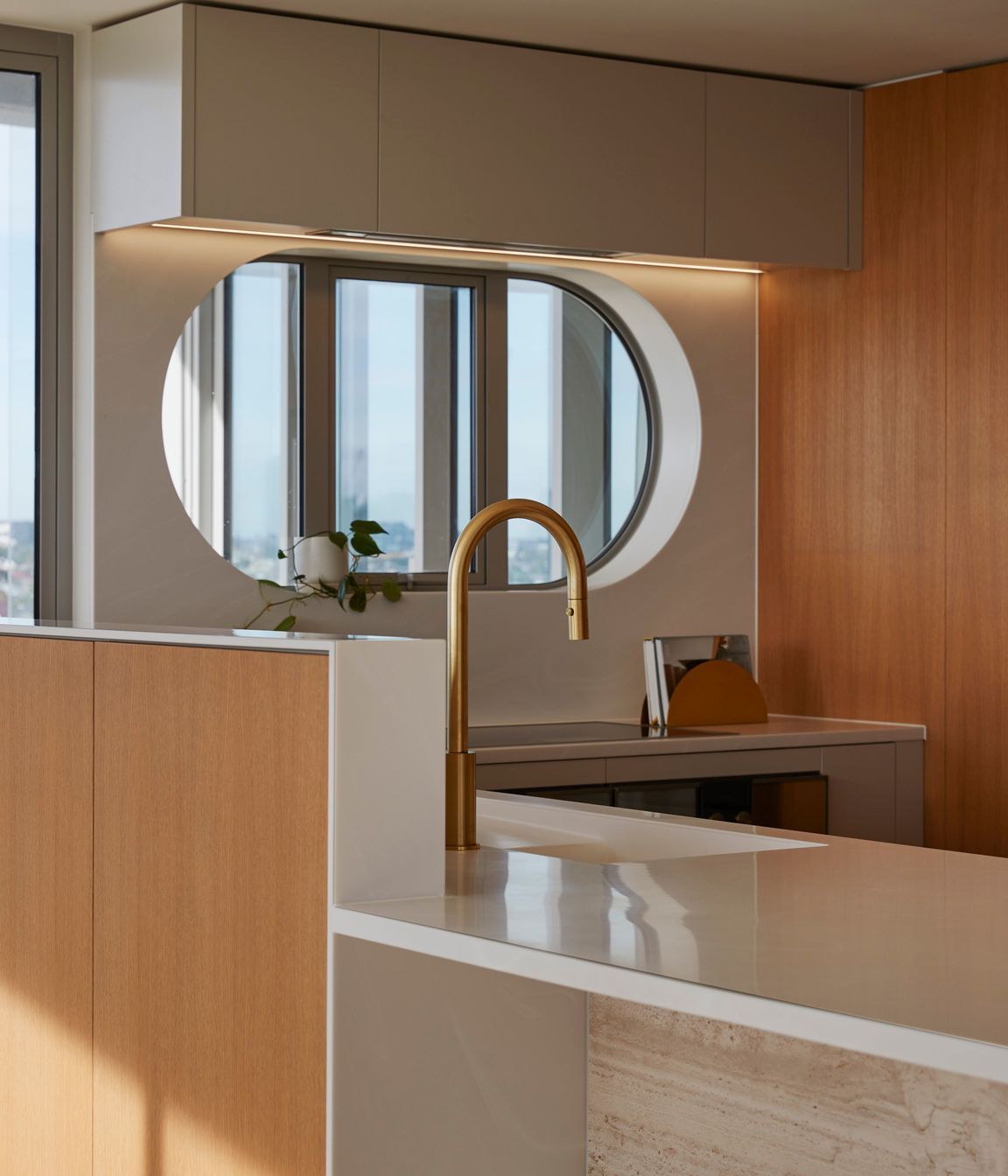 8-2305-FourWalls-Shangri-La4429x.jpg