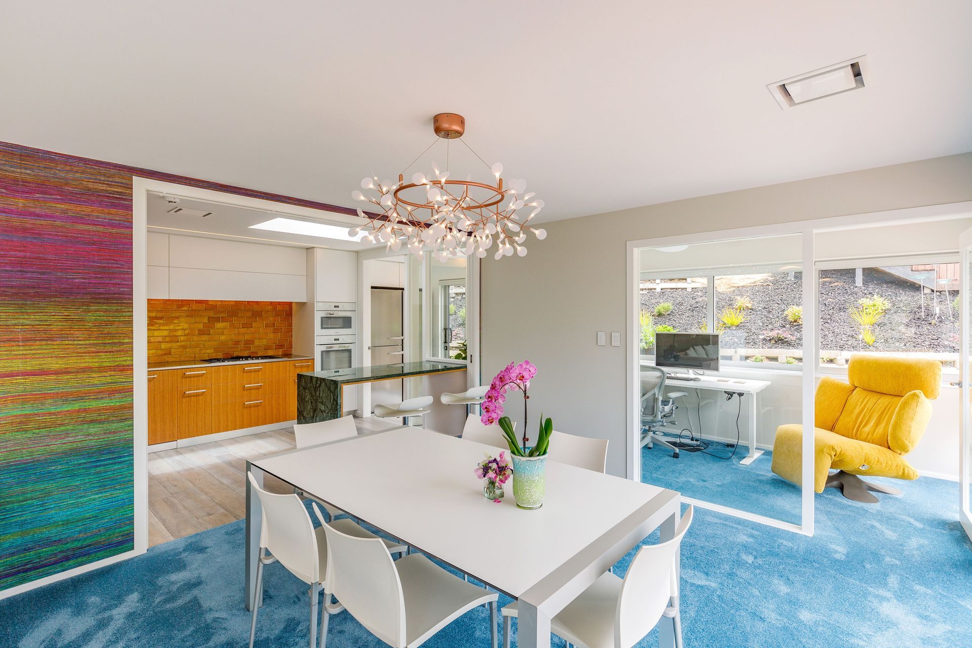 The feature pendant for the Dining Area is Murano Plus' Moooi Heracleum by Bartjan Pot. The flowering leaves are shaped in a blossoming crown bringing the beauty of nature to the interior.