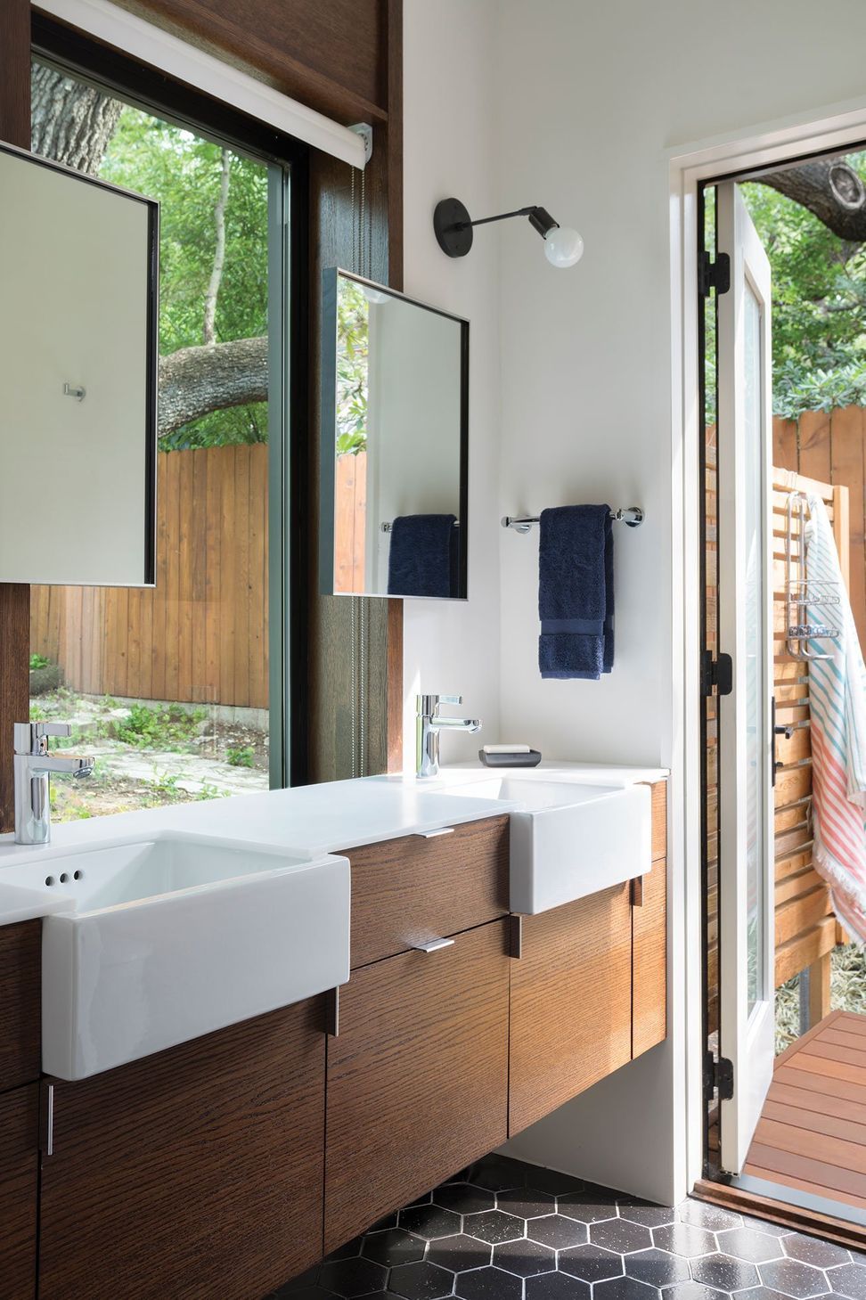 8LittleStacyParkCuppettKilpatrickArchitectureandInteriorDesignaustin-tx-bathroom-floating-vanity-farmhouse-sinks-window.jpg