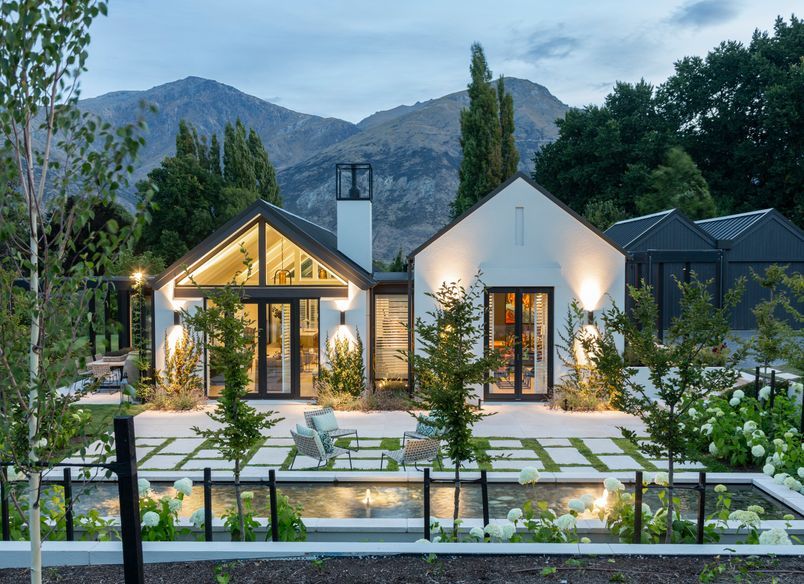 Original Architecture by Haden Emslie Architect | Renovation by Anna-Marie Chin Architects