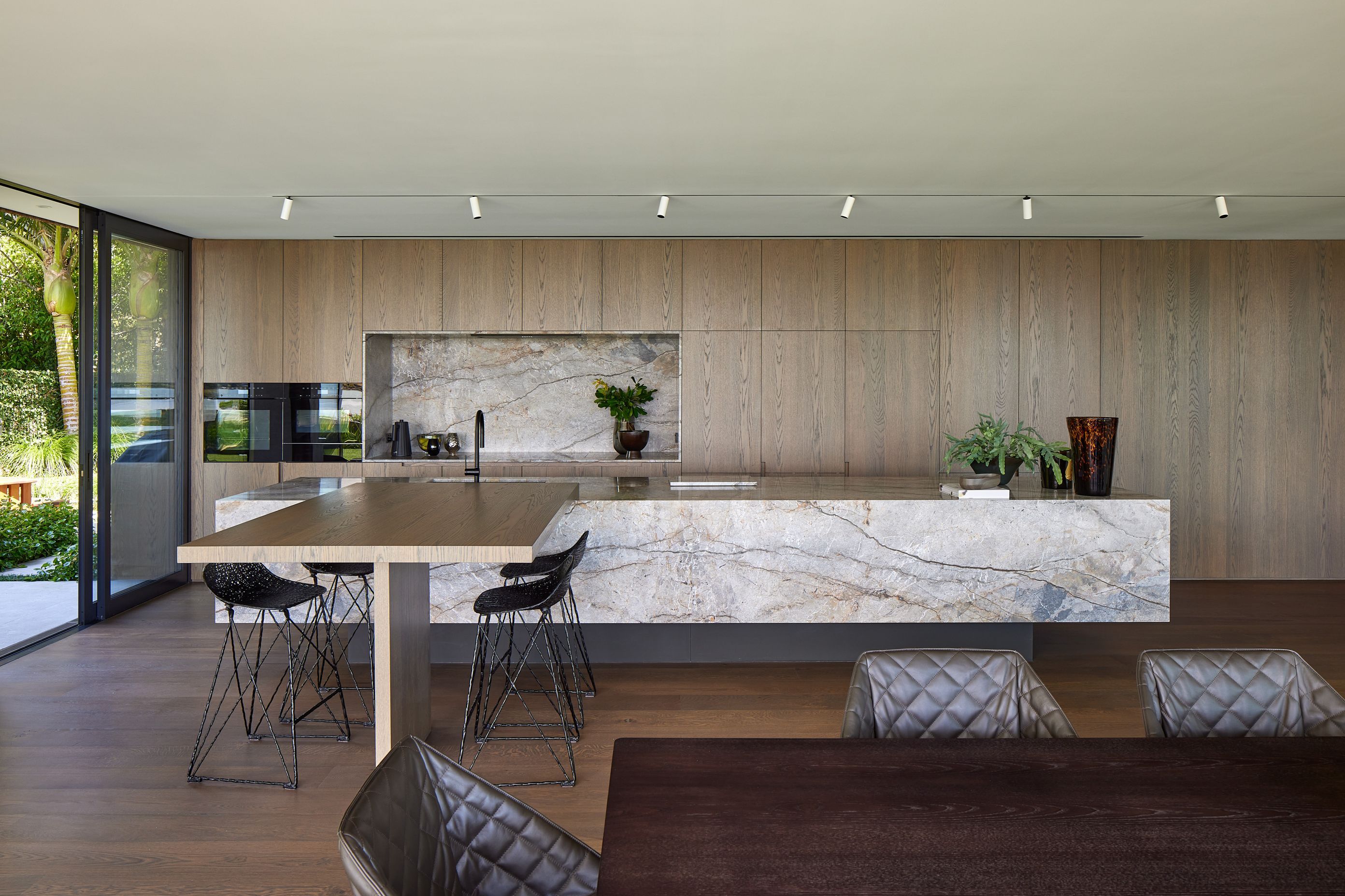 8WATERS-EDGEKitchen-Wide-ViewSimon-Wilson6.jpeg