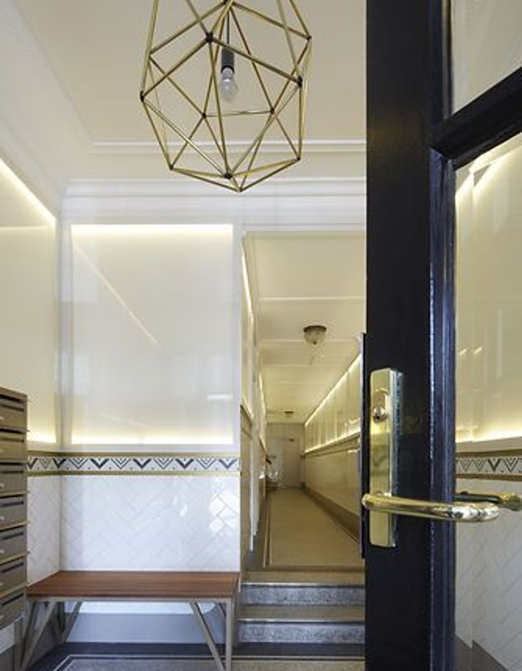 Versailles, Darlinghurst