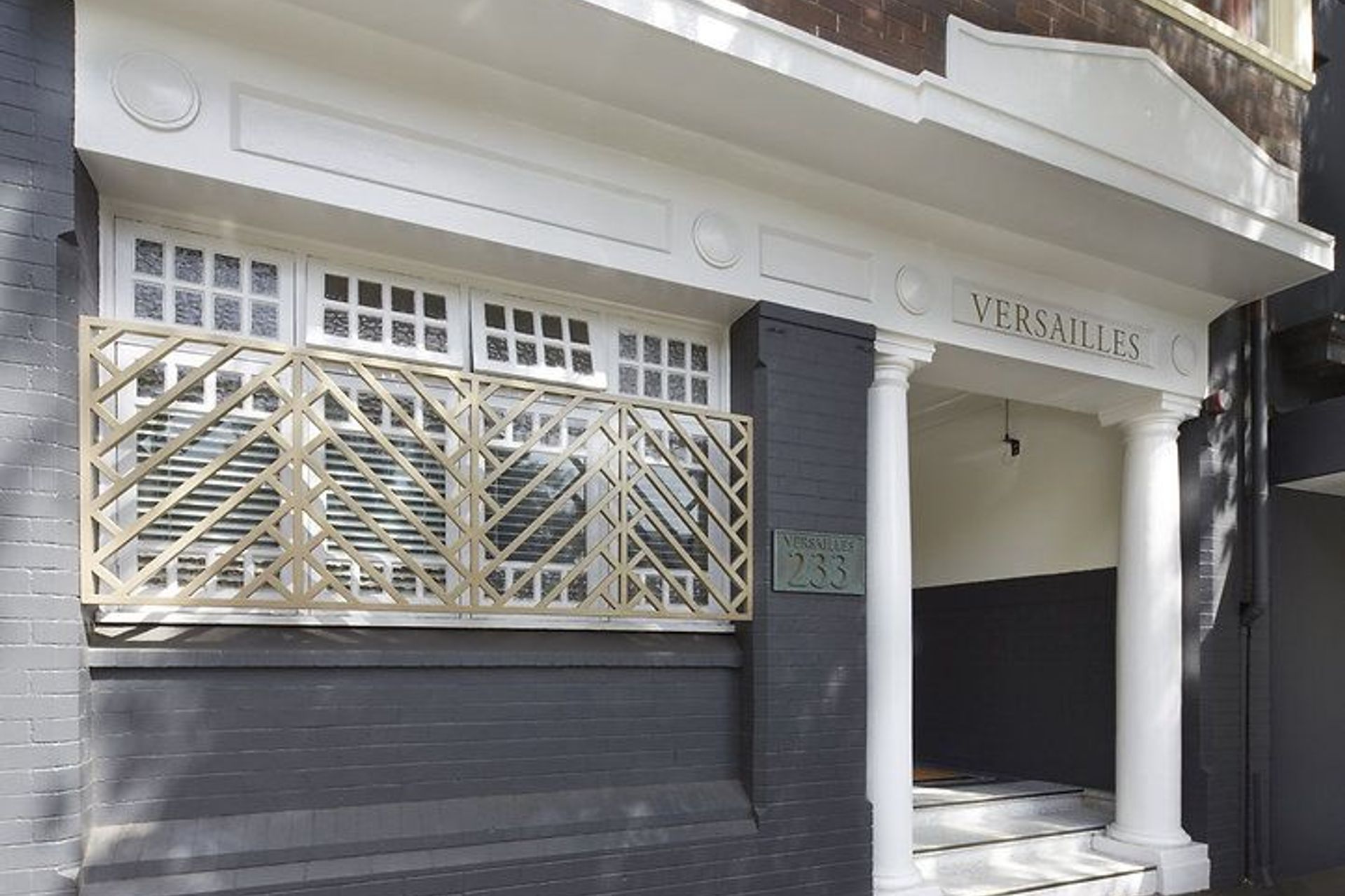 Versailles, Darlinghurst