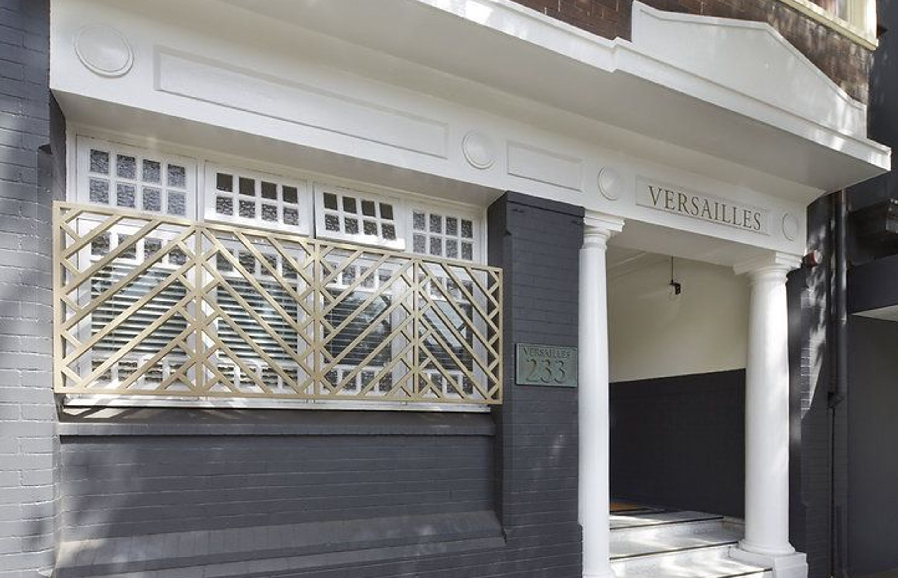 Versailles, Darlinghurst
