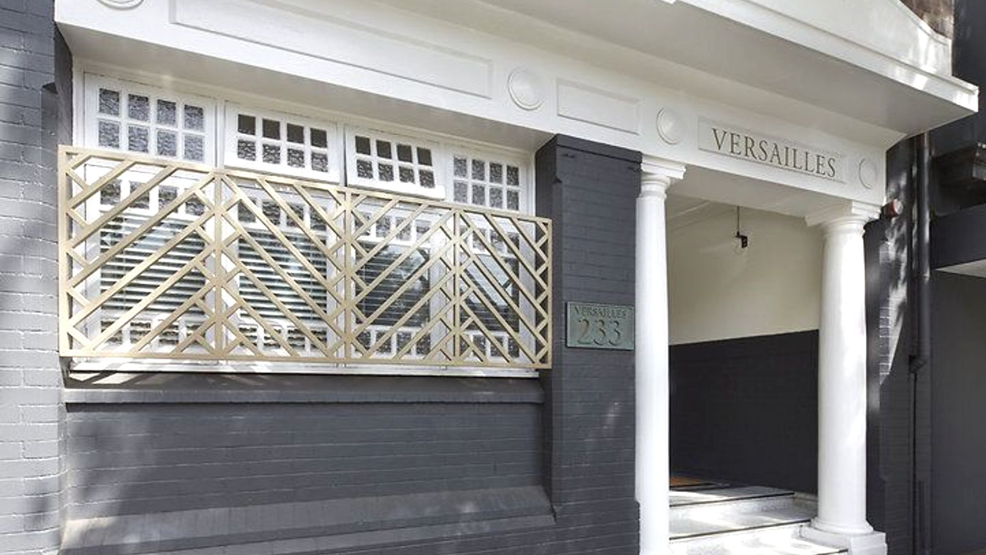 Versailles, Darlinghurst banner