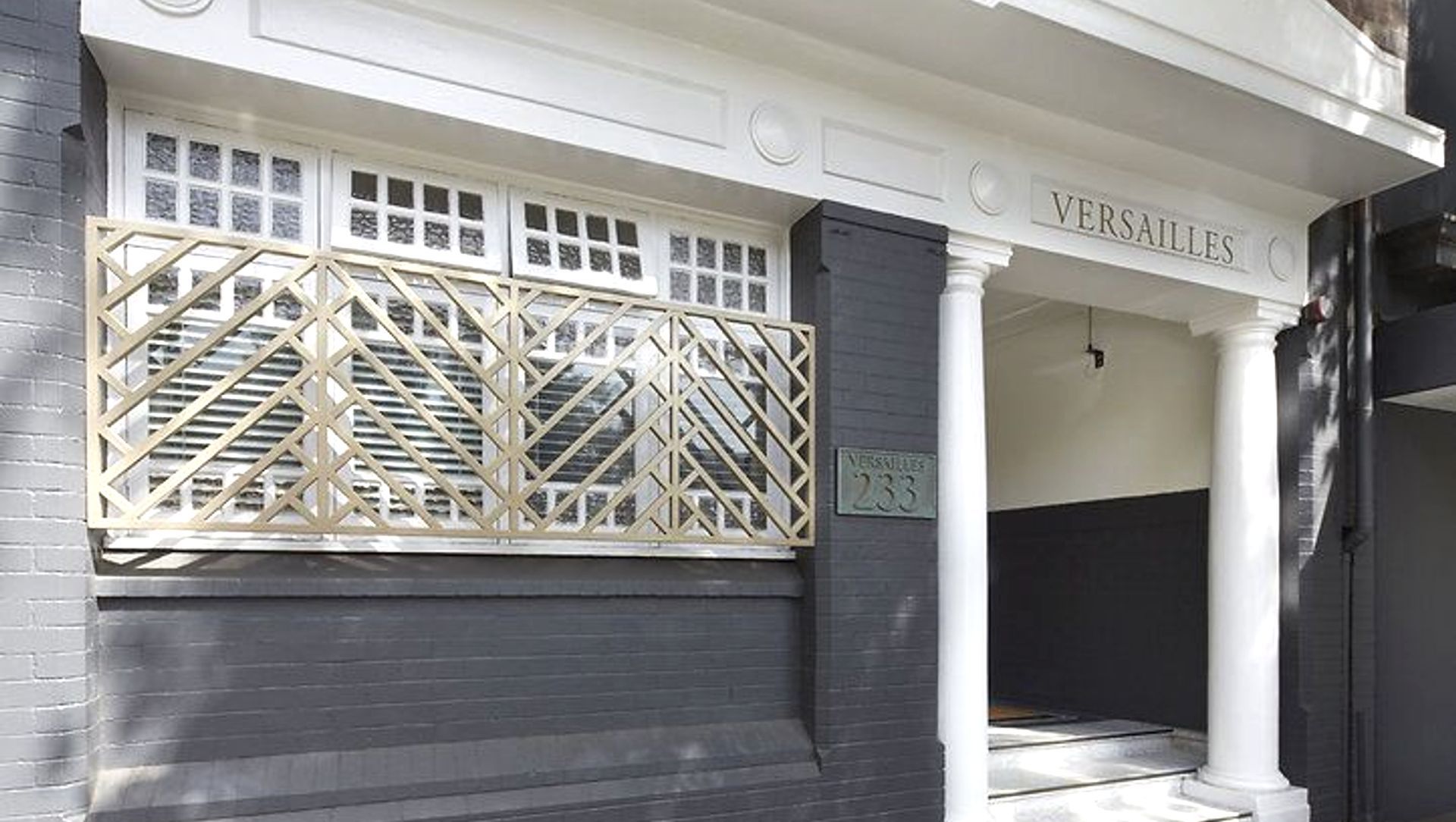 Versailles, Darlinghurst banner