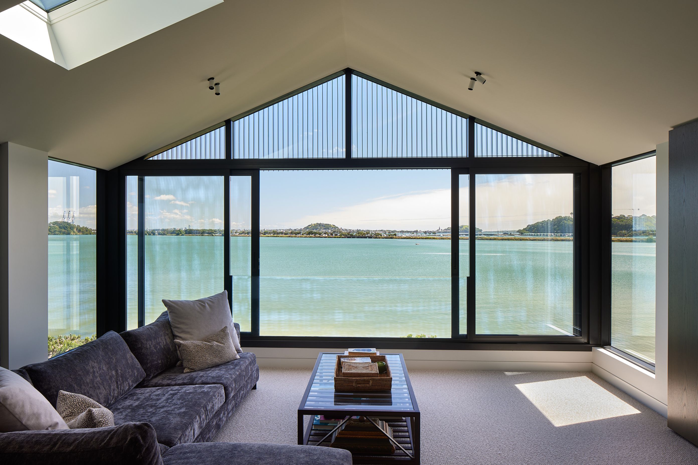 9WATERS-EDGEUpstairs-LivingSimon-Wilson3.jpeg
