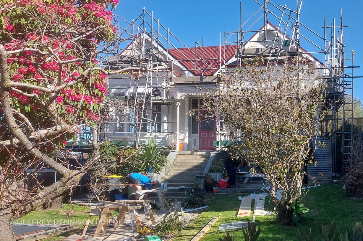 A27-9-Fifield-St-Roslyn-Dunedin-View-of-the-house-from-the-front-with-the-renovation-making-good-progress-JDBuilders.jpg