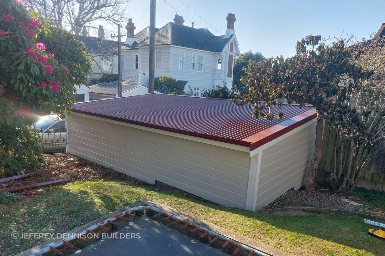 A31-9-Fifield-St-Roslyn-Dunedin-Completion-of-the-new-weatherboards-and-roof-on-the-garage-JDBuilders.jpg