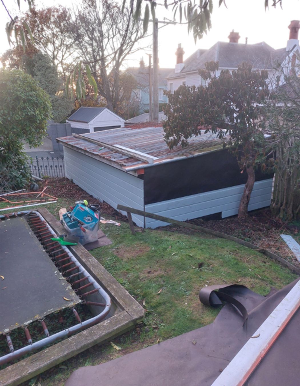 A32-9-Fifield-St-Roslyn-Dunedin-Installing-new-weatherboards-on-the-garage-JDBuilders.jpg