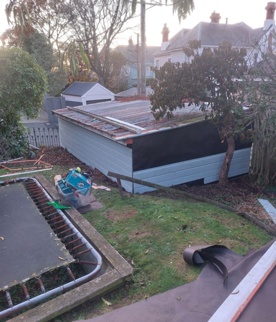 A32-9-Fifield-St-Roslyn-Dunedin-Installing-new-weatherboards-on-the-garage-JDBuilders.jpg