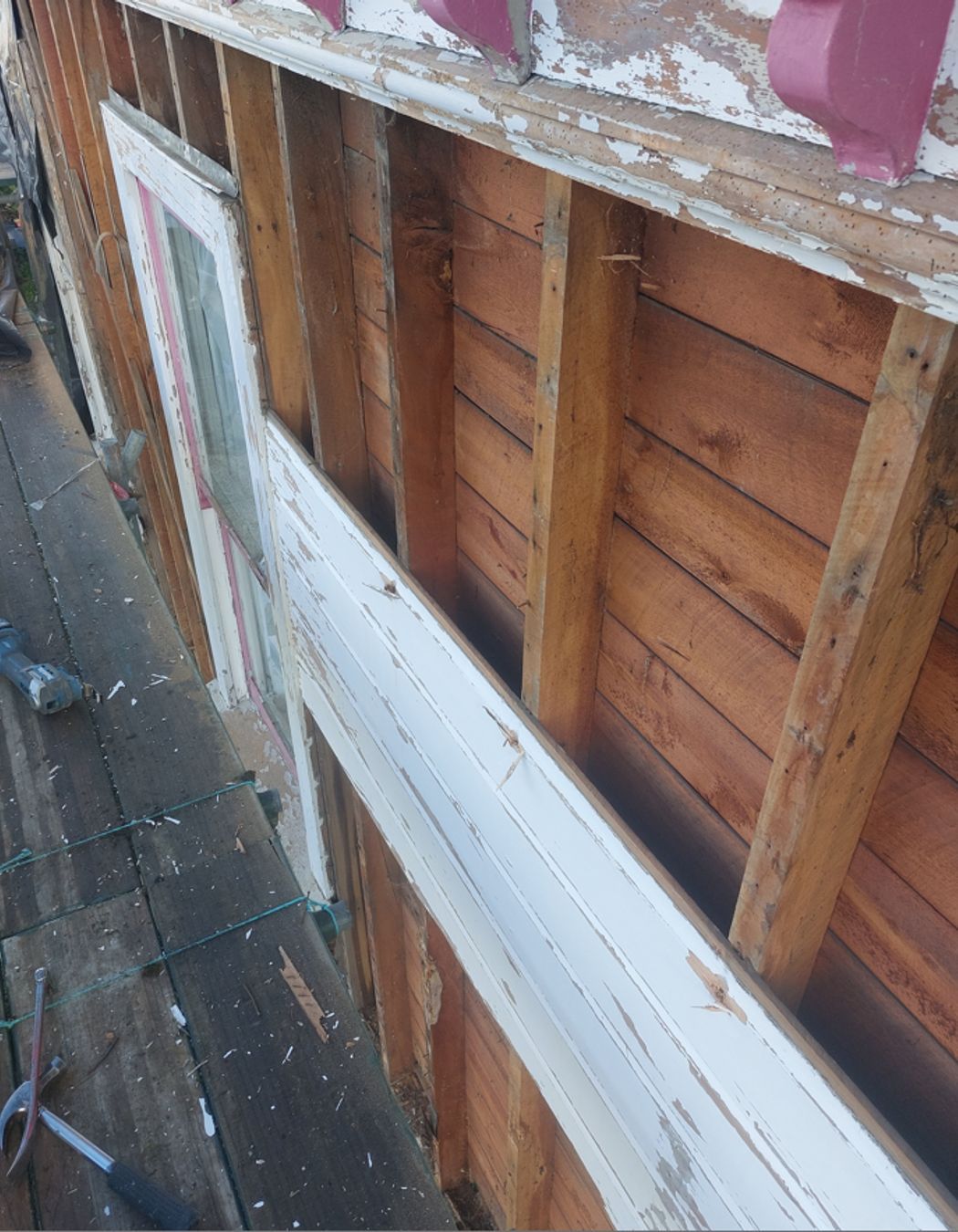 A34-9-Fifield-St-Rosyln-Dunedin-Removing-rotten-weatherboards-from-the-harbour-side-of-the-house-JDBuilders.jpg