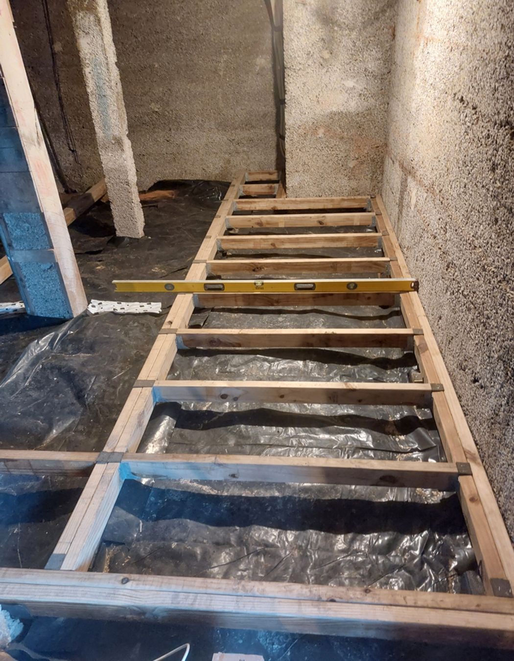 A35-9-Fifield-St-Roslyn-Dunedin-Building-the-floor-for-the-new-storage-space-under-the-house-JDBuilders.jpg