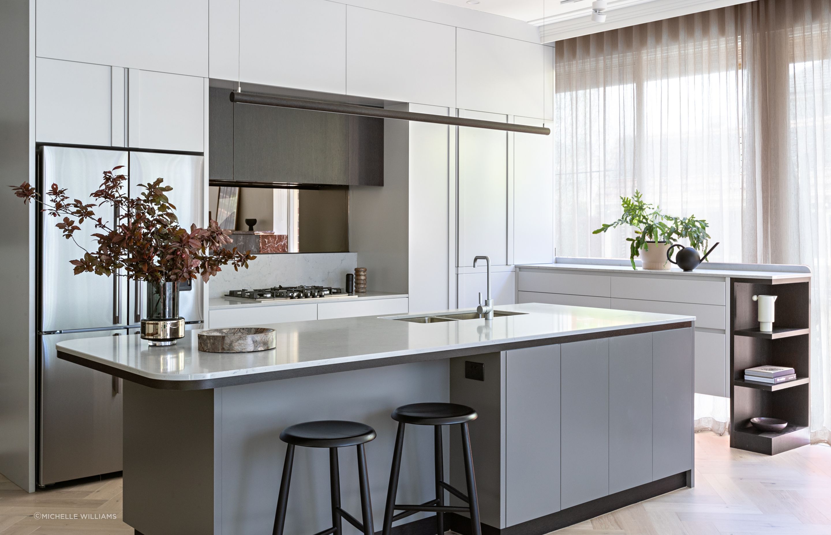 Kitchen w/ central kitchen island