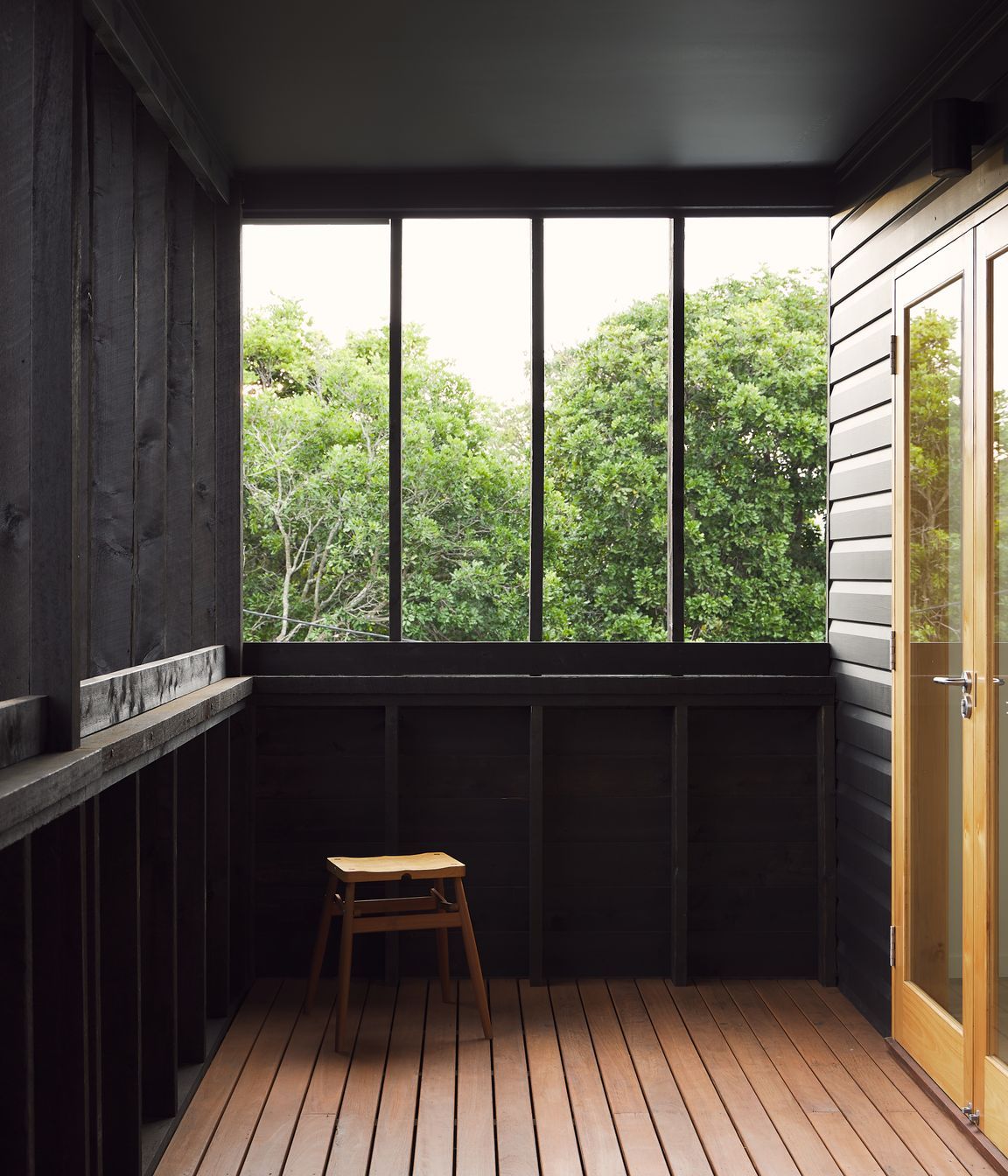 The front verandah’s vertical timber elements are sympathetic with the existing fabric, tying new interventions to the pre-1911 core of the house.