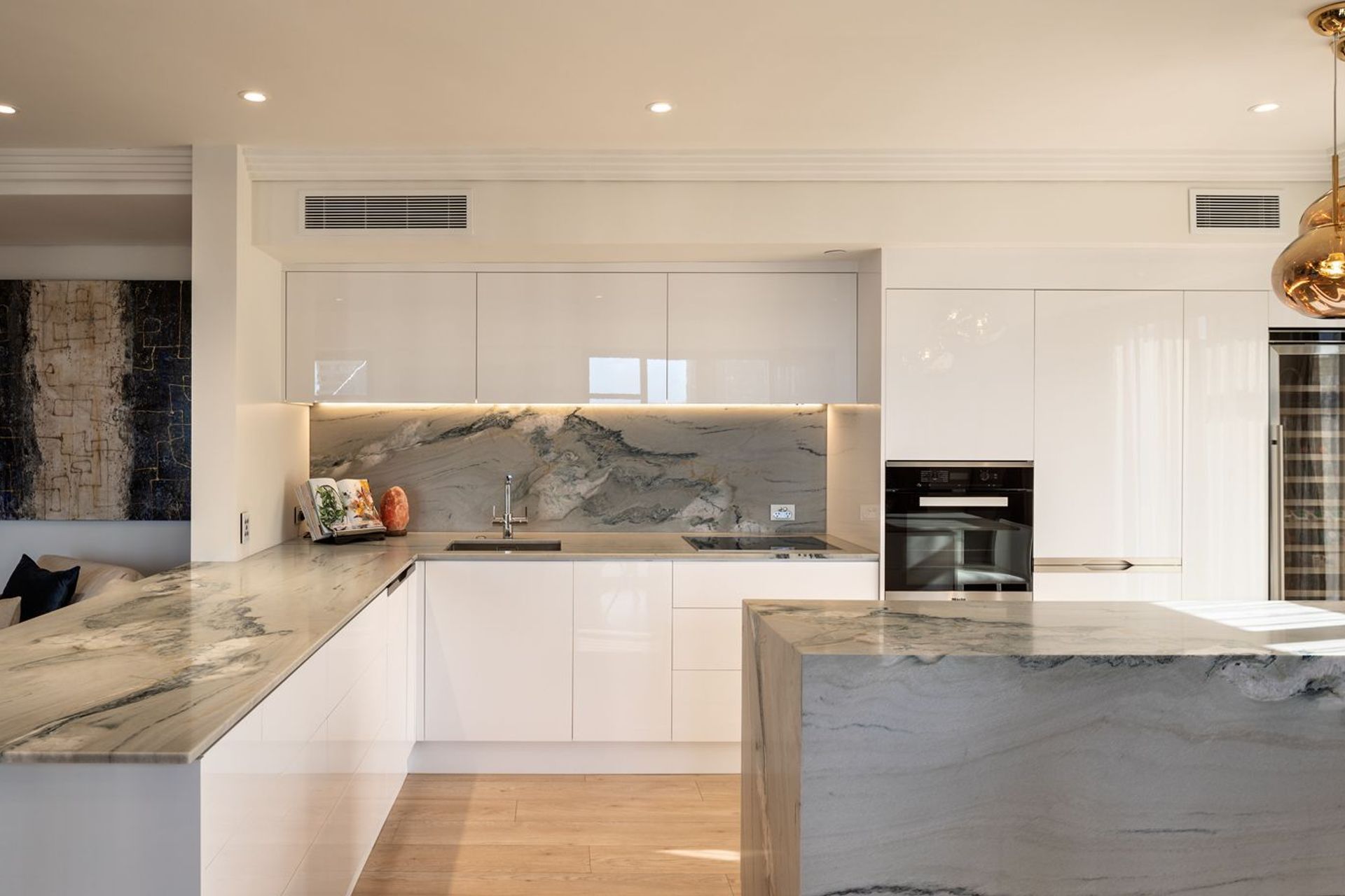 Metropolis Apartment