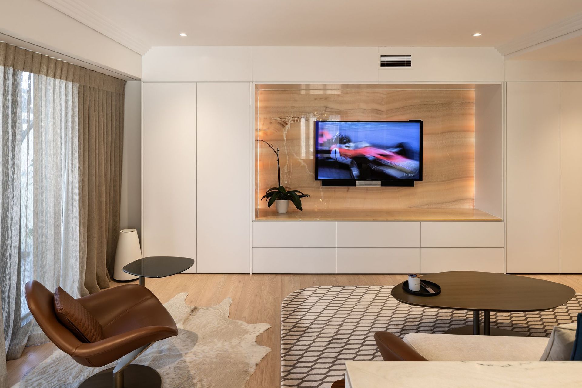 Metropolis Apartment