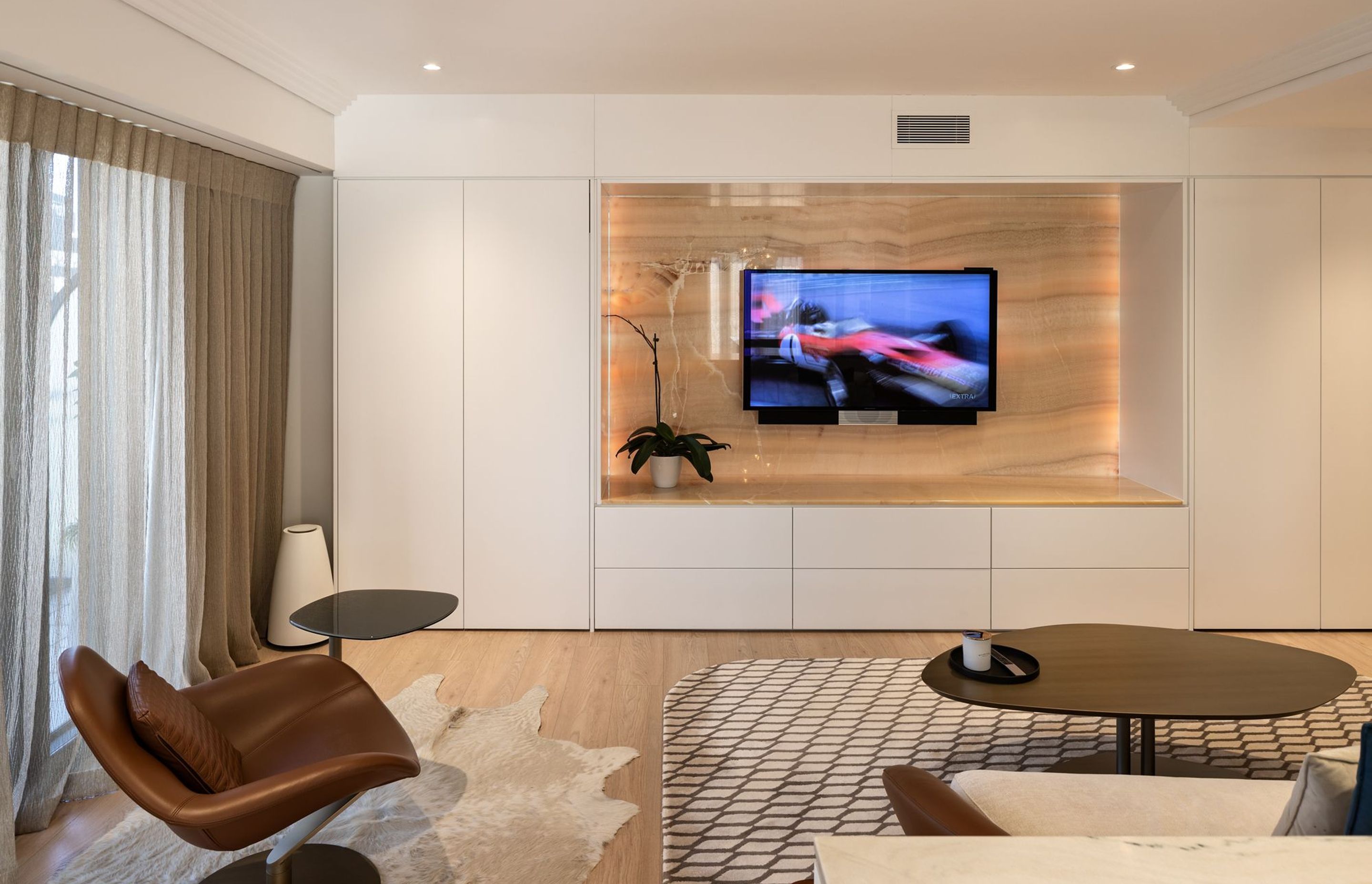 Metropolis Apartment