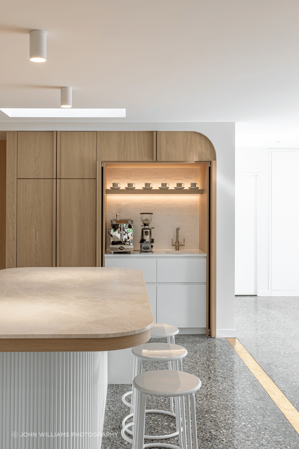Alma-Road-Ivory-Oak-Shinnoki-Timber-Veneer-8.png