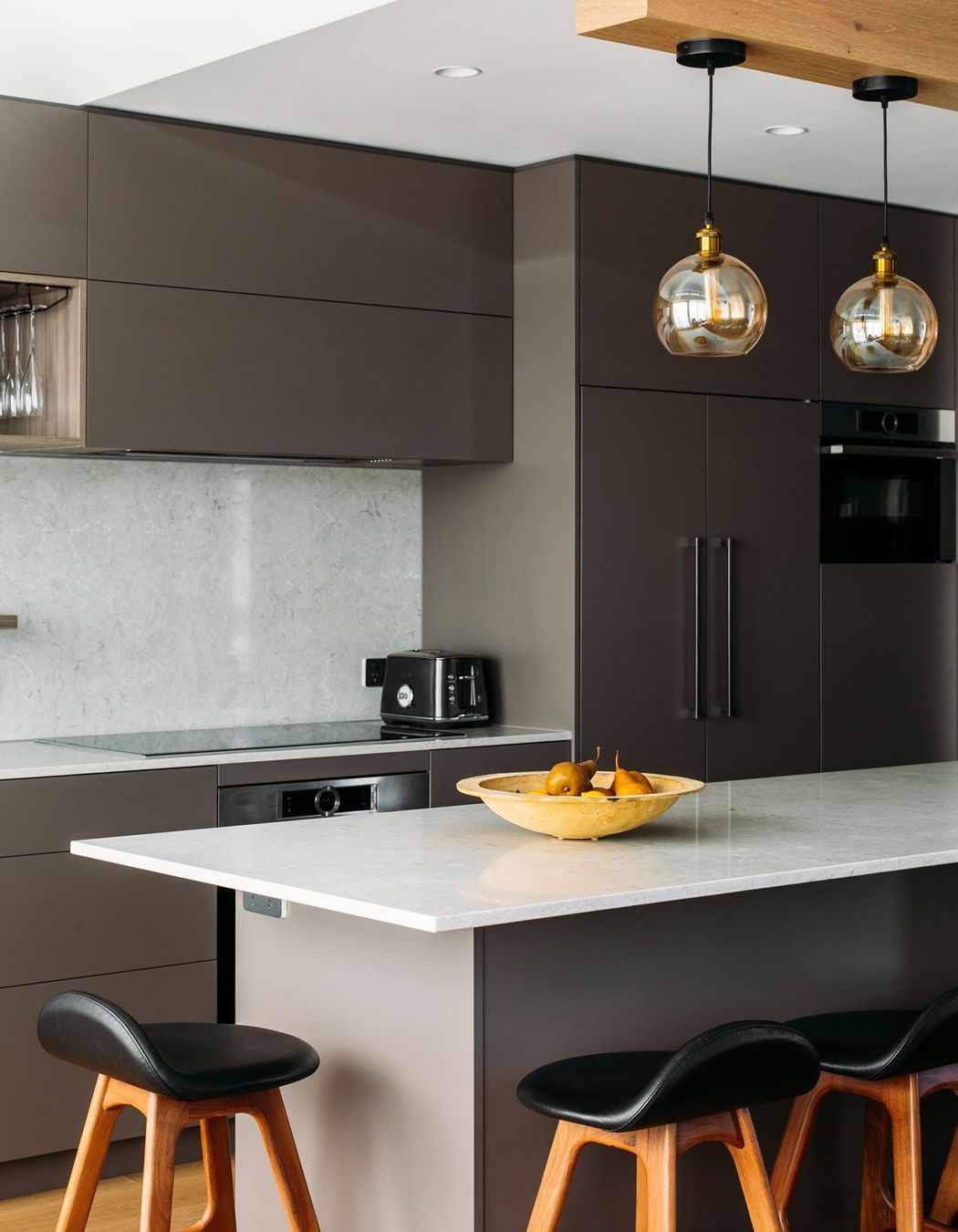 Maximising space with the island overhang.