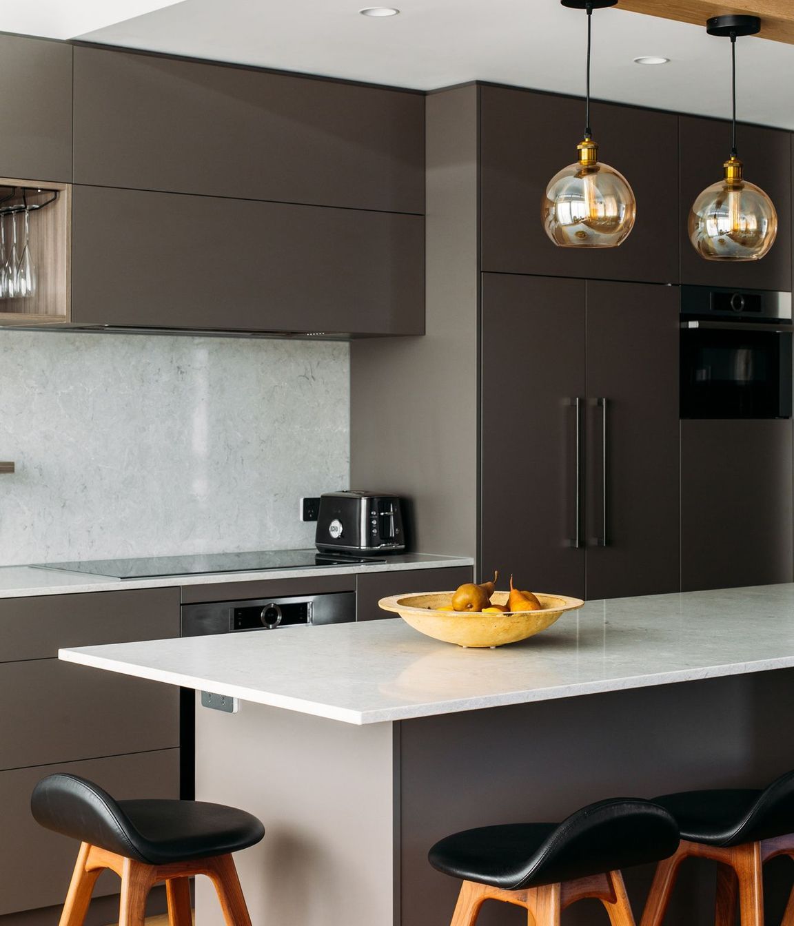 Maximising space with the island overhang.