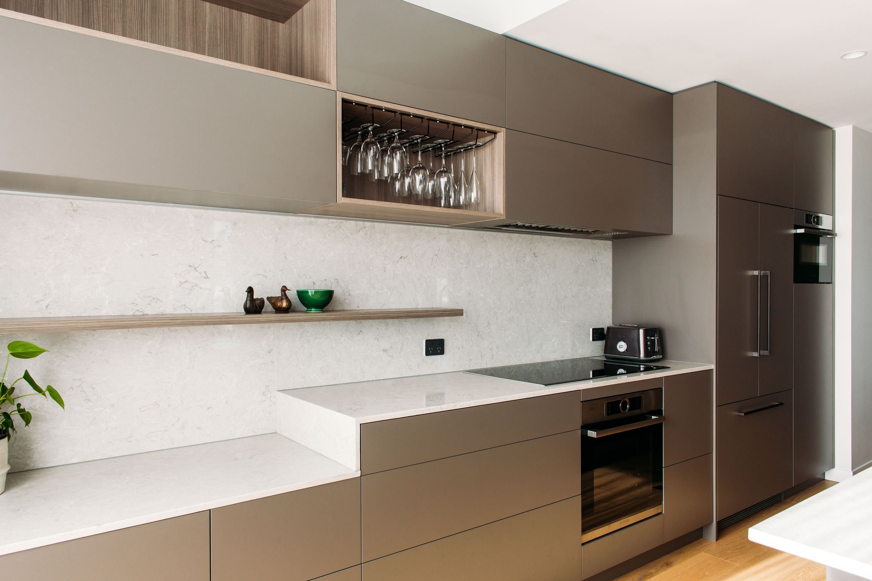 A clear division between cooking and storage space.