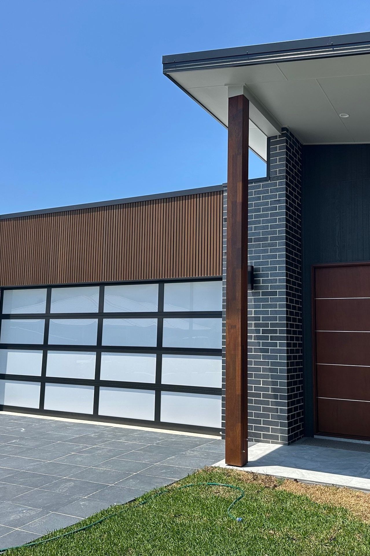 Arakoon-Homes-YAMBA-Aluminium-Compositie-Door-with-Opal-Gloss-Acrylic-Inserts-and-Monument-Frame-3.jpg