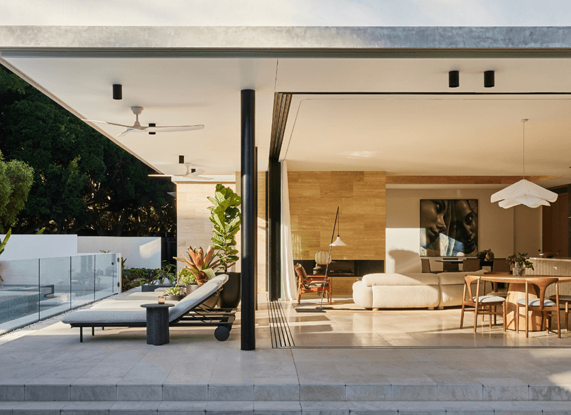Clontarf House: A Coastal Sanctuary of Design and Functionality