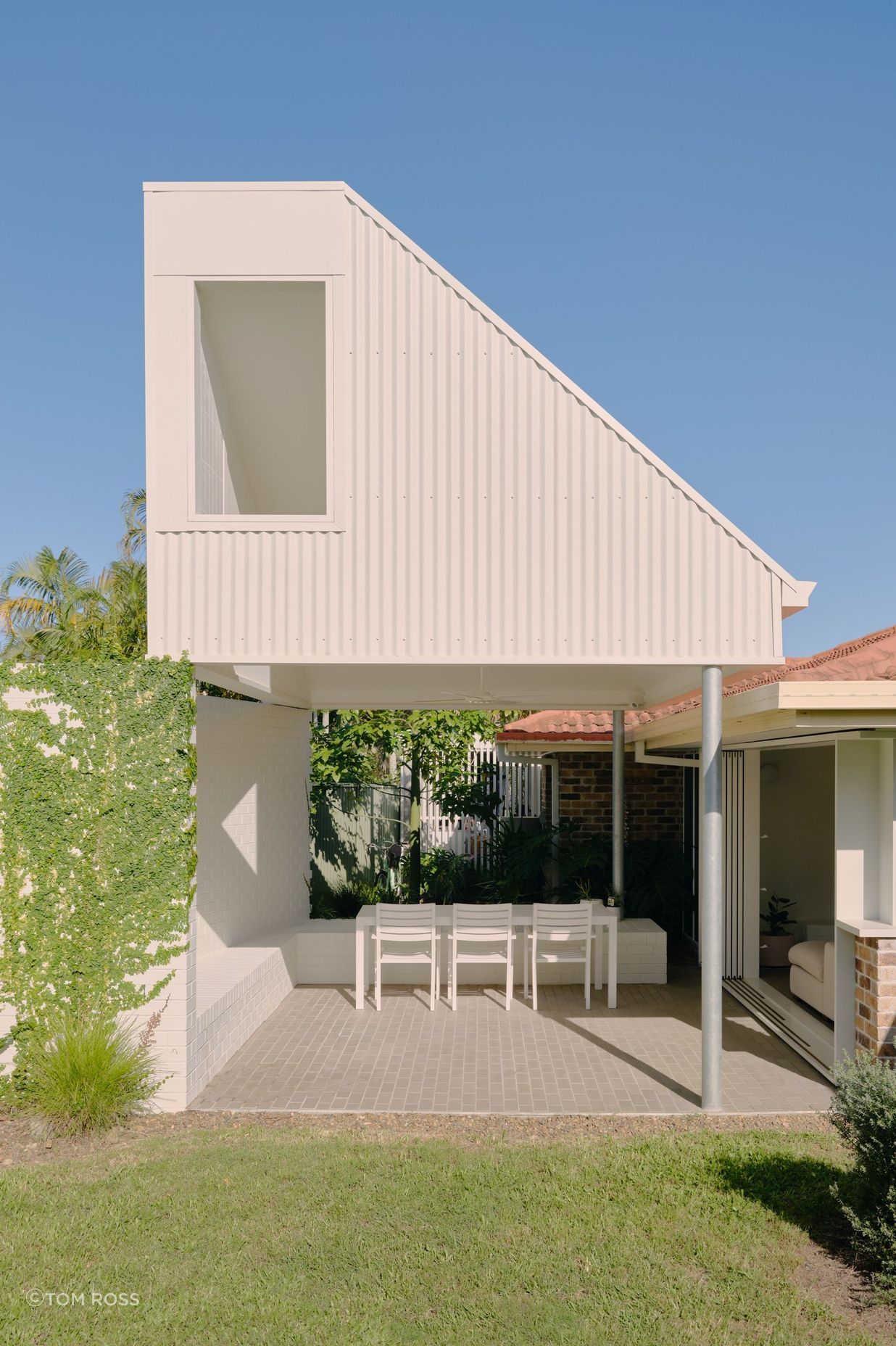 Ash-Grey-brick-tiles-Currumbin-Waters-hero-copy.jpeg